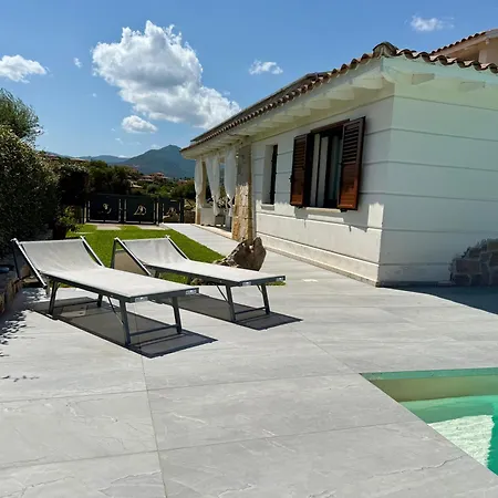 Aqua Luxury Private Pool Villa *